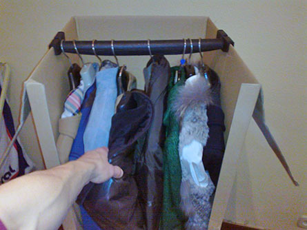 ¿Quieres saber cómo transportar tu ropa en una mudanza?